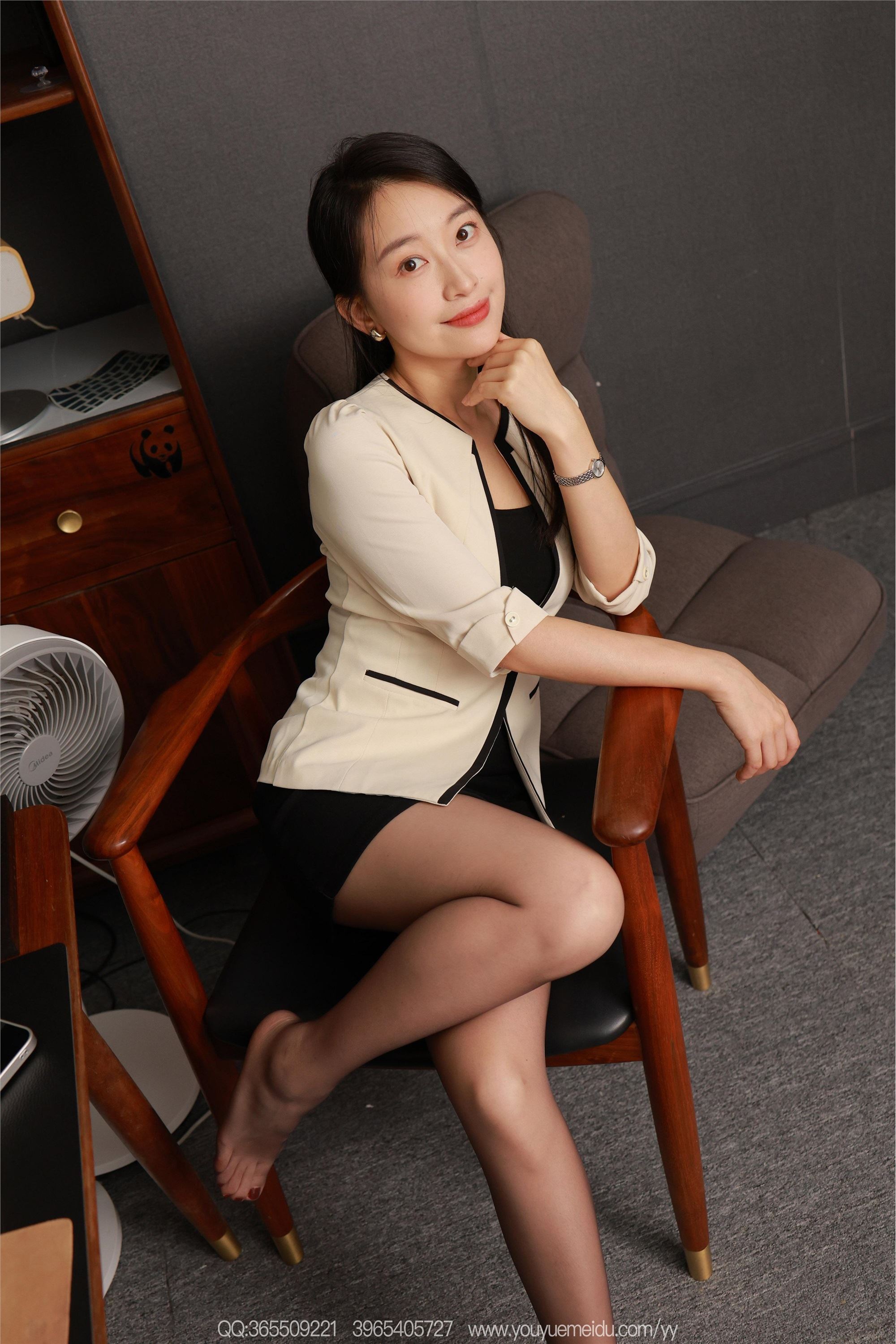 IESS异思趣向  2025.10.28 丝享家 2196 小婕《温柔OL风》